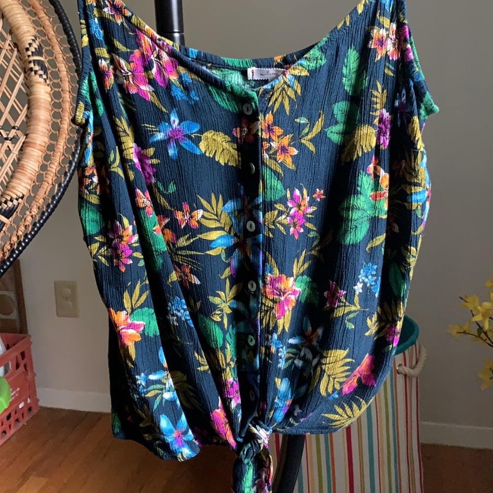 Willow & Clay NWT Vibrant Tropical Front Tie Tank